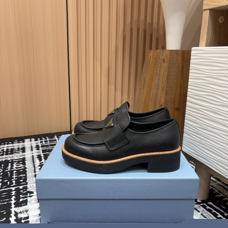 Pra*a leather shoes